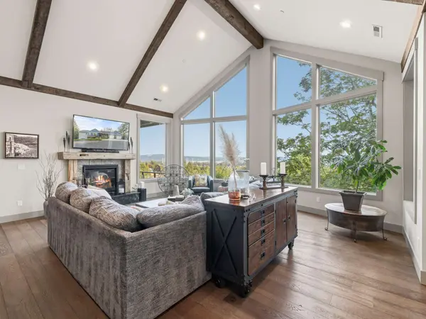 2012 NW Sierra Ln, Camas, WA 98607-2534