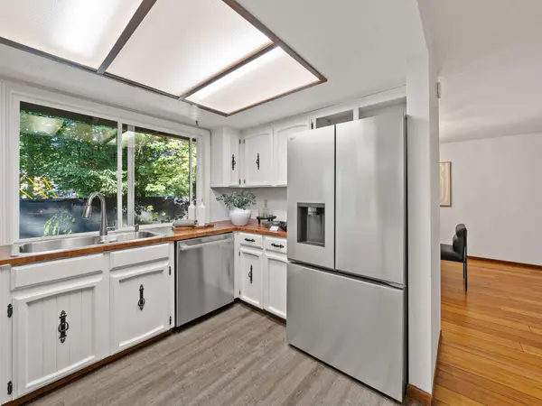 4724 Lamont Ct, Lake Oswego, OR 97035-5420