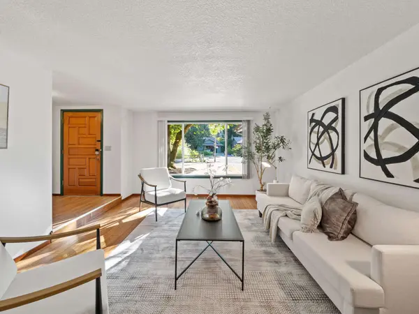 4724 Lamont Ct, Lake Oswego, OR 97035-5420