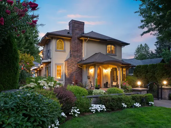 752 E Ave, Lake Oswego, OR 97034-2247