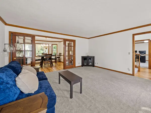 5754 Charles Cir, Lake Oswego, OR 97035-8710