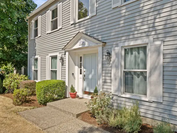 5754 Charles Cir, Lake Oswego, OR 97035-8710