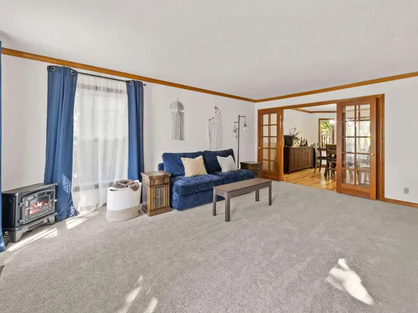 5754 Charles Cir, Lake Oswego, OR 97035-8710