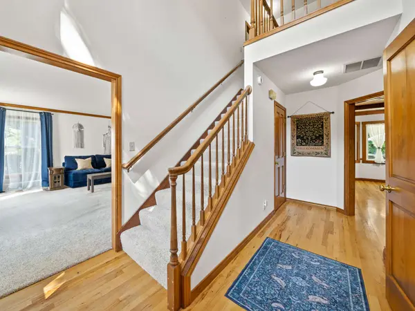 5754 Charles Cir, Lake Oswego, OR 97035-8710