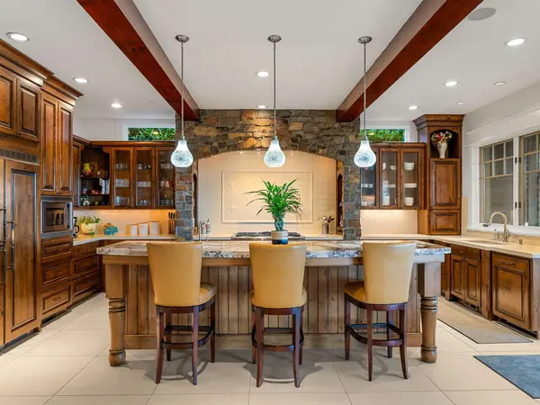 2500 Glen Eagles Rd, Lake Oswego, OR 97034-2766