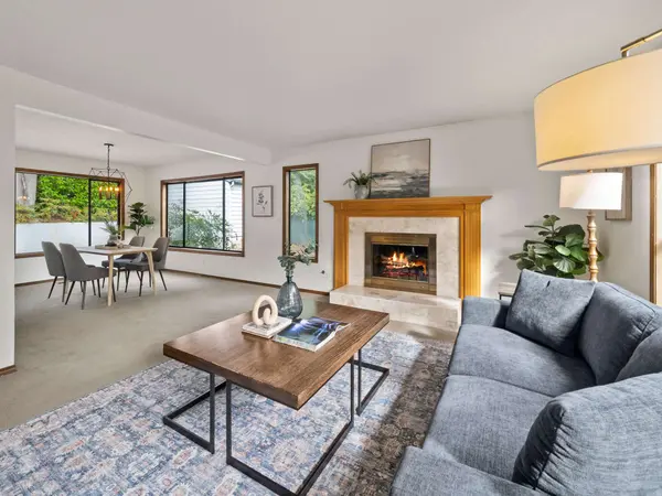 801 Timberline Dr, Lake Oswego, OR 97034-1660