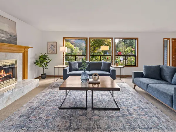 801 Timberline Dr, Lake Oswego, OR 97034-1660