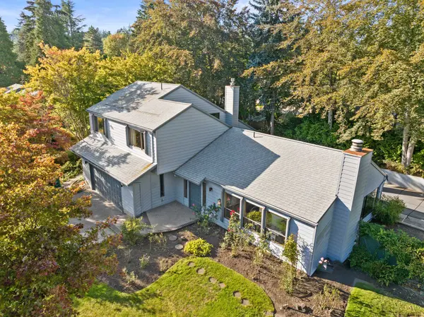 801 Timberline Dr, Lake Oswego, OR 97034-1660