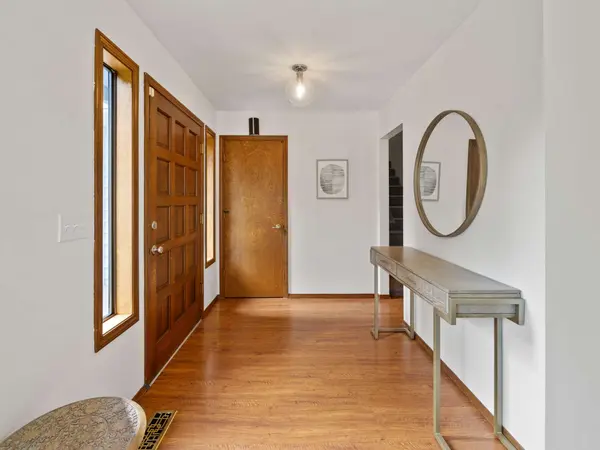 801 Timberline Dr, Lake Oswego, OR 97034-1660