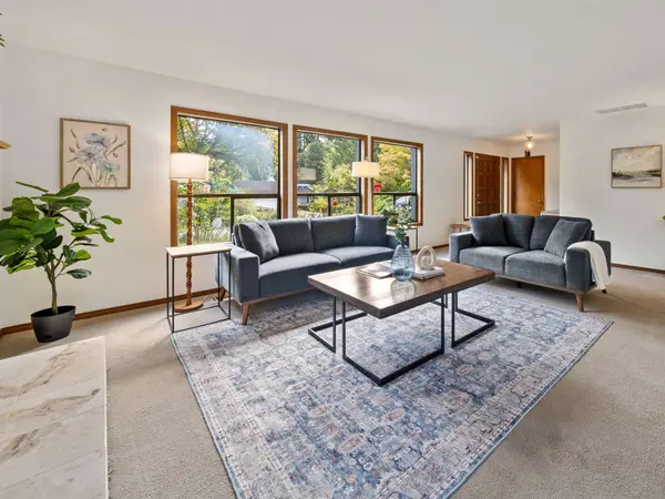 801 Timberline Dr, Lake Oswego, OR 97034-1660