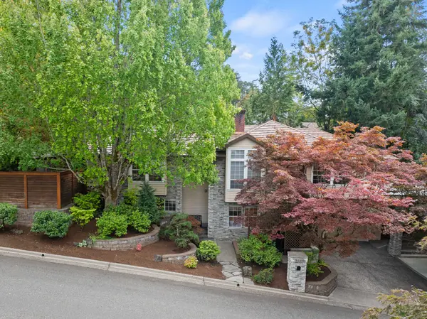 3600 Spring Ln, Lake Oswego, OR 97035-3520