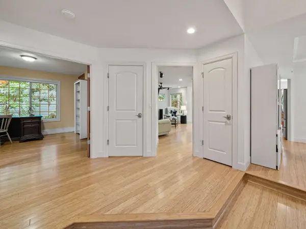 3600 Spring Ln, Lake Oswego, OR 97035-3520