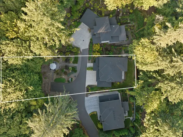 13344 Briarwood Ln, Lake Oswego, OR 97034-2414