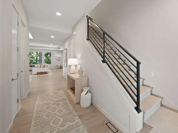 13344 Briarwood Ln, Lake Oswego, OR 97034-2414
