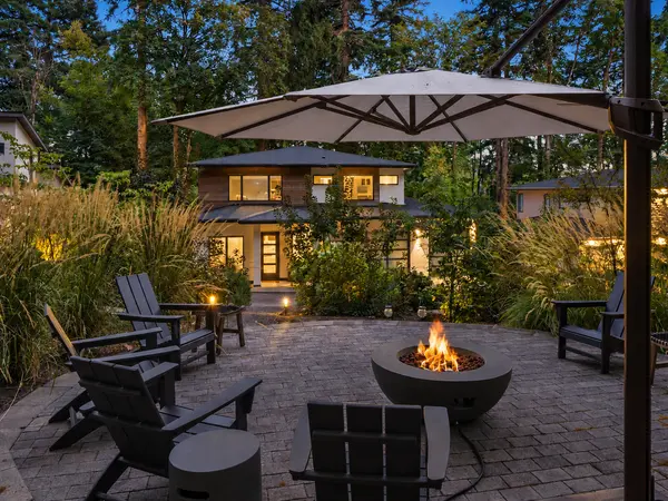 13344 Briarwood Ln, Lake Oswego, OR 97034-2414