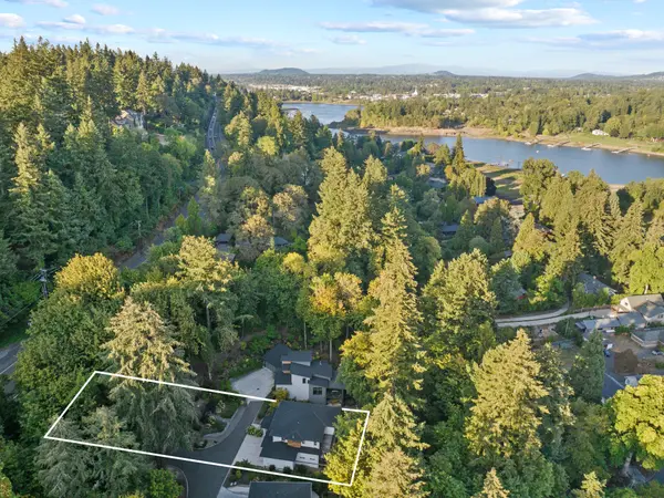 13344 Briarwood Ln, Lake Oswego, OR 97034-2414