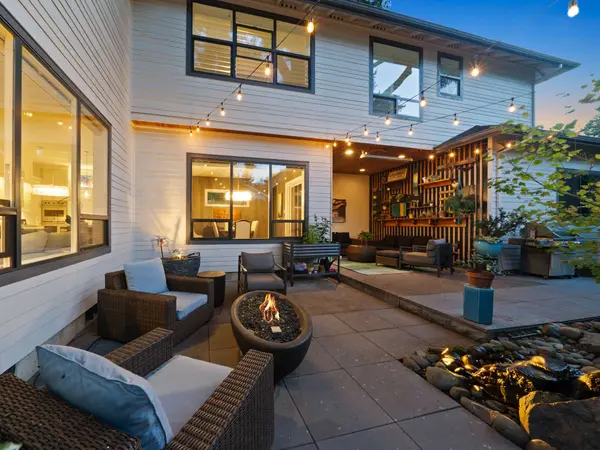 792 2nd St, Lake Oswego, OR 97034-2344
