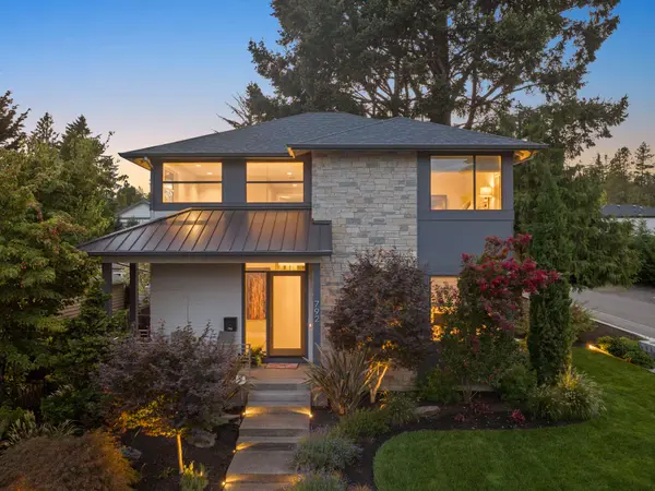 792 2nd St, Lake Oswego, OR 97034-2344