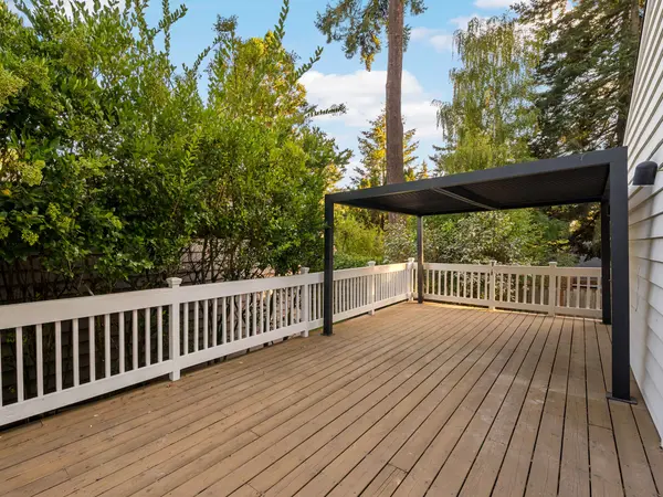 808 Ellis Ave, Lake Oswego, OR 97034-2858