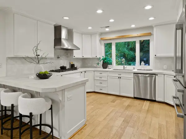 808 Ellis Ave, Lake Oswego, OR 97034-2858
