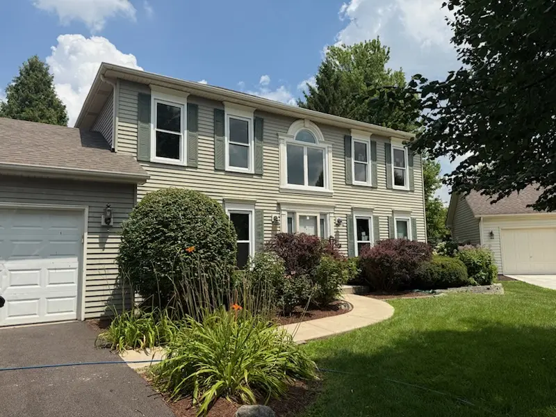 335 Pinecrest Ct, Aurora, IL 60502-6986