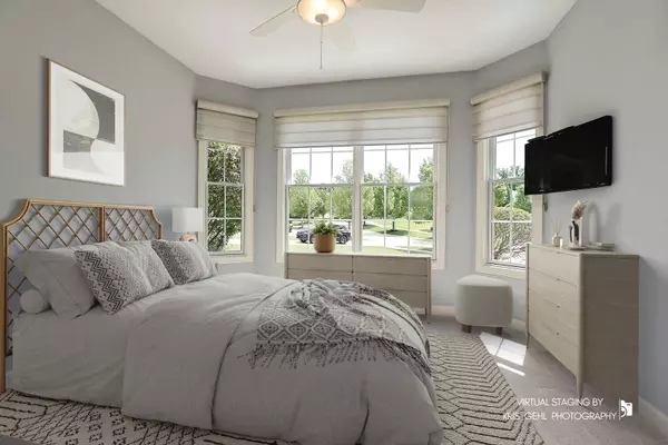 835 Woodglen LN, Lemont, IL 60439