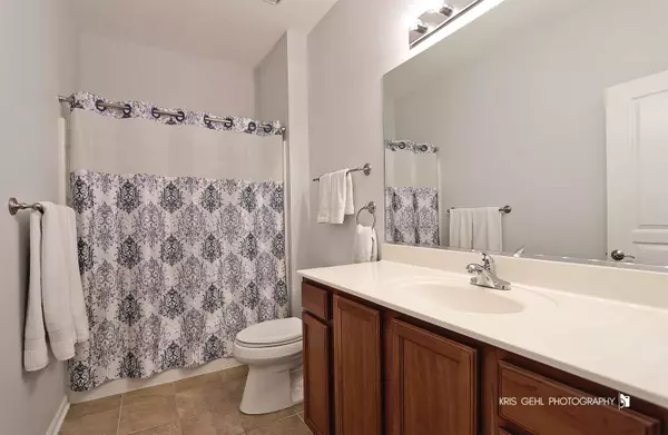 1114 Barkston LN, Aurora, IL 60502