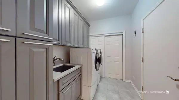 1114 Barkston LN, Aurora, IL 60502