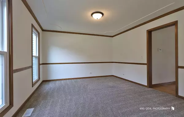 335 Pinecrest CT, Aurora, IL 60502