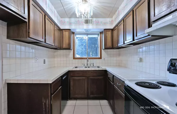 5206 Midlothian Turnpike #203, Crestwood, IL 60418