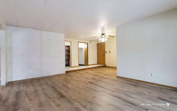 5206 Midlothian Turnpike #203, Crestwood, IL 60418