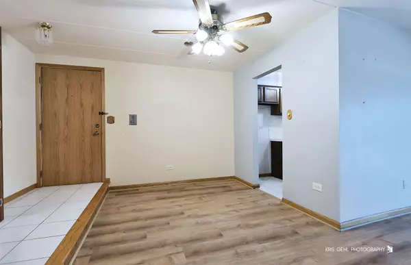 5206 Midlothian Turnpike #203, Crestwood, IL 60418