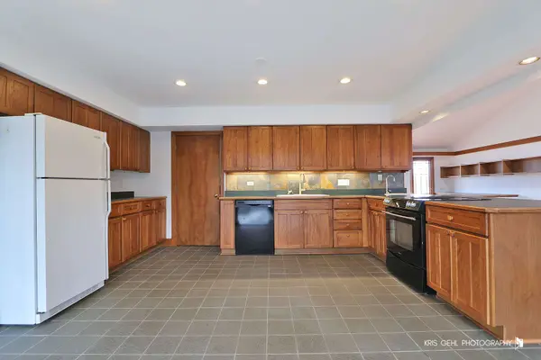 2335 Lake AVE, Lakewood, IL 60014