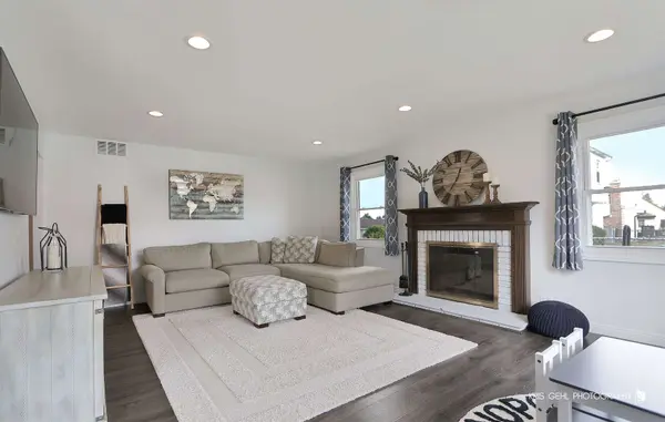 1806 Portsmouth LN, Schaumburg, IL 60194