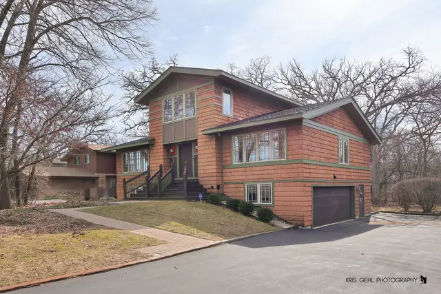 2335 Lake Ave, Lakewood, IL 60014-5188