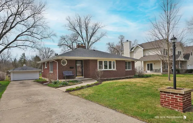 1327 59th St, Downers Grove, IL 60516-1202