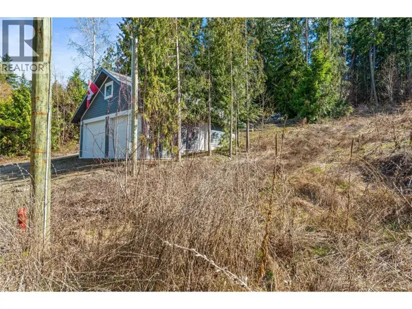 3071 Cedar Drive, Blind Bay, BC V0E2W2