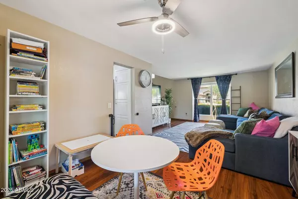 3921 E DESERT FLOWER Lane, Phoenix, AZ 85044