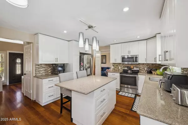 3921 E DESERT FLOWER Lane, Phoenix, AZ 85044