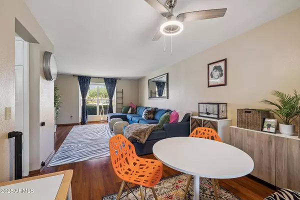 3921 E DESERT FLOWER Lane, Phoenix, AZ 85044