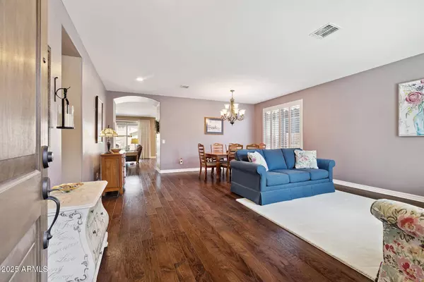 726 W TALLOW TREE Avenue, San Tan Valley, AZ 85140