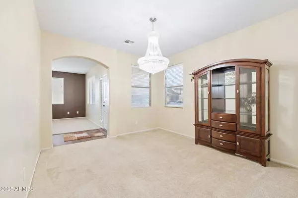 38689 N JONATHAN Street, San Tan Valley, AZ 85140