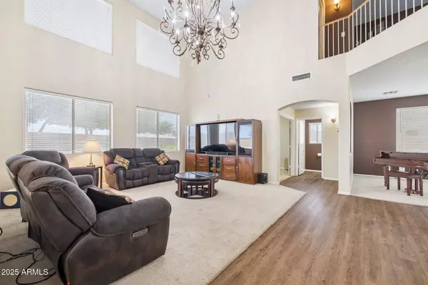 38689 N JONATHAN Street, San Tan Valley, AZ 85140