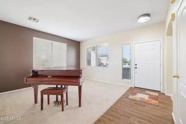 38689 N JONATHAN Street, San Tan Valley, AZ 85140