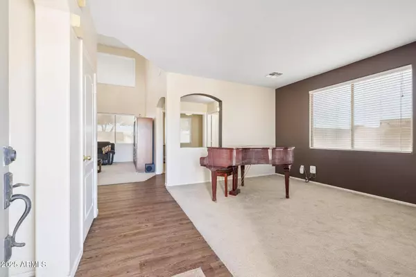 38689 N JONATHAN Street, San Tan Valley, AZ 85140