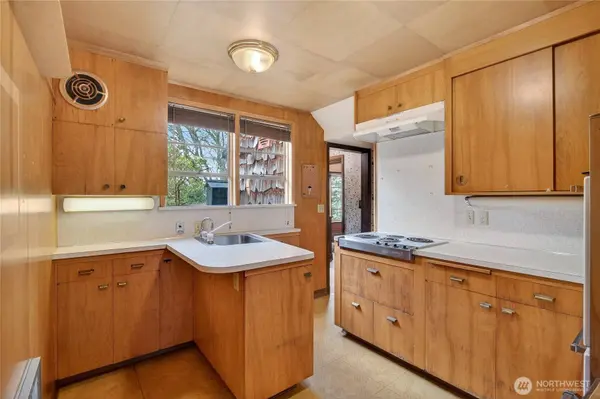 5605 49th AVE SW, Seattle, WA 98136