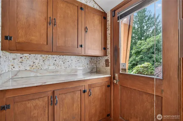 5605 49th AVE SW, Seattle, WA 98136