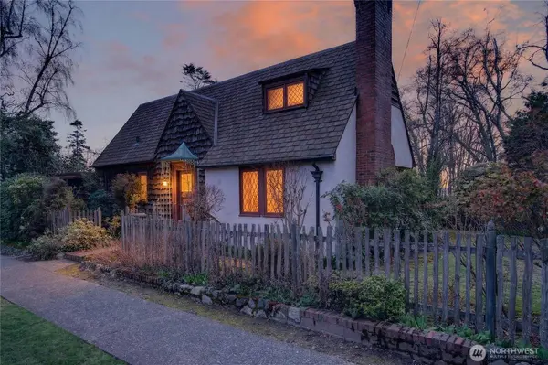 5605 49th AVE SW, Seattle, WA 98136