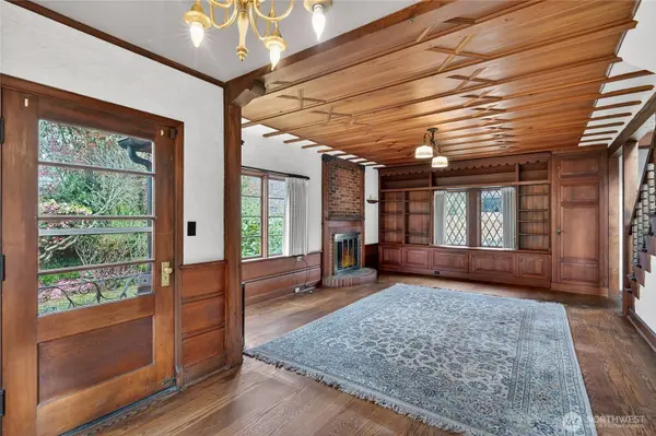 5605 49th AVE SW, Seattle, WA 98136