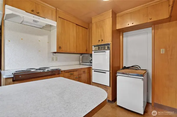 5605 49th AVE SW, Seattle, WA 98136